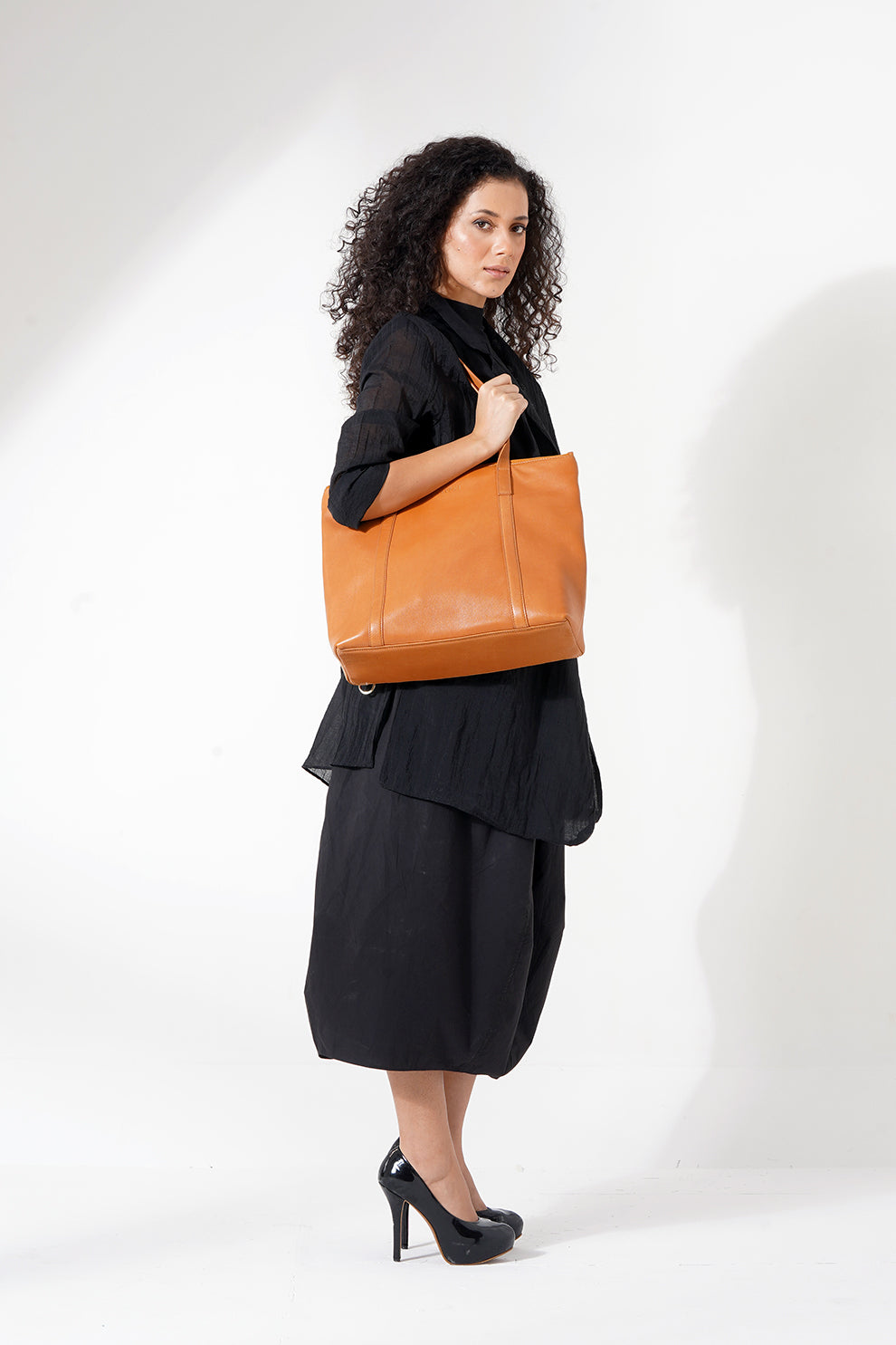 Aura Smart Tote
