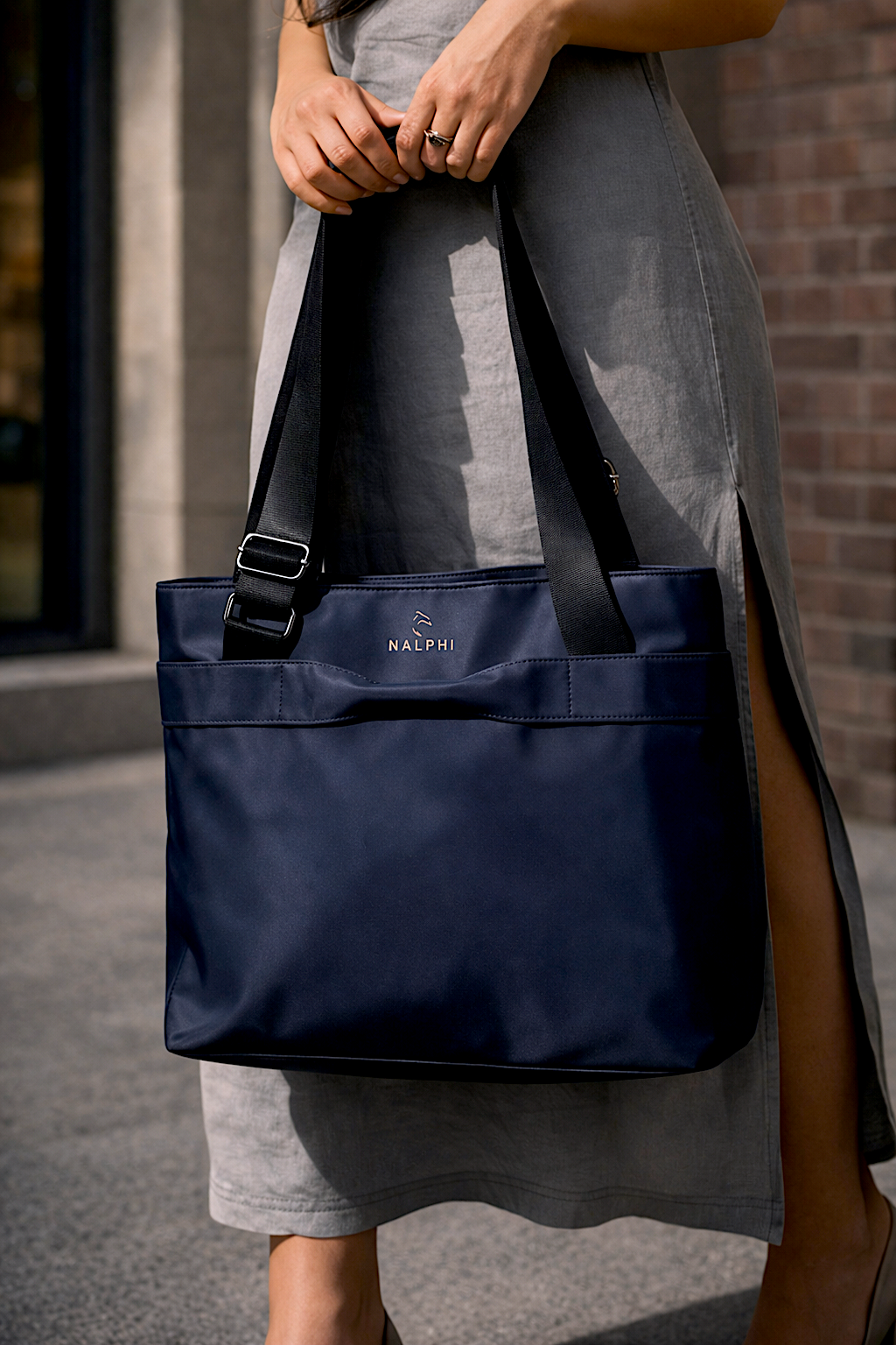 Arden Smart Tote